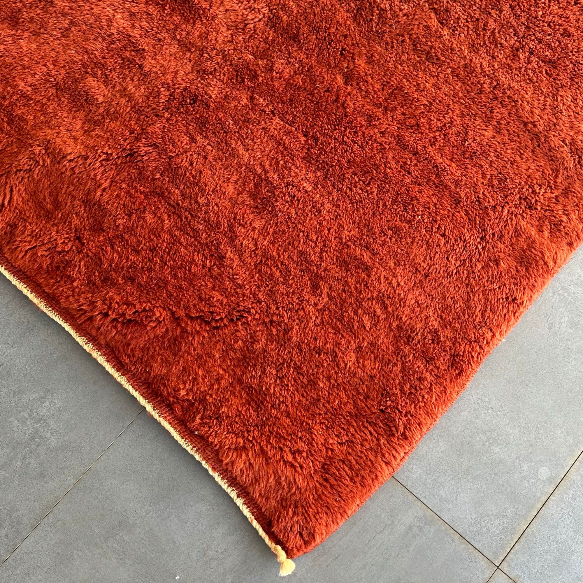 Sandstorm Splendor – A Rich Oxblood Moroccan Shag Rug
