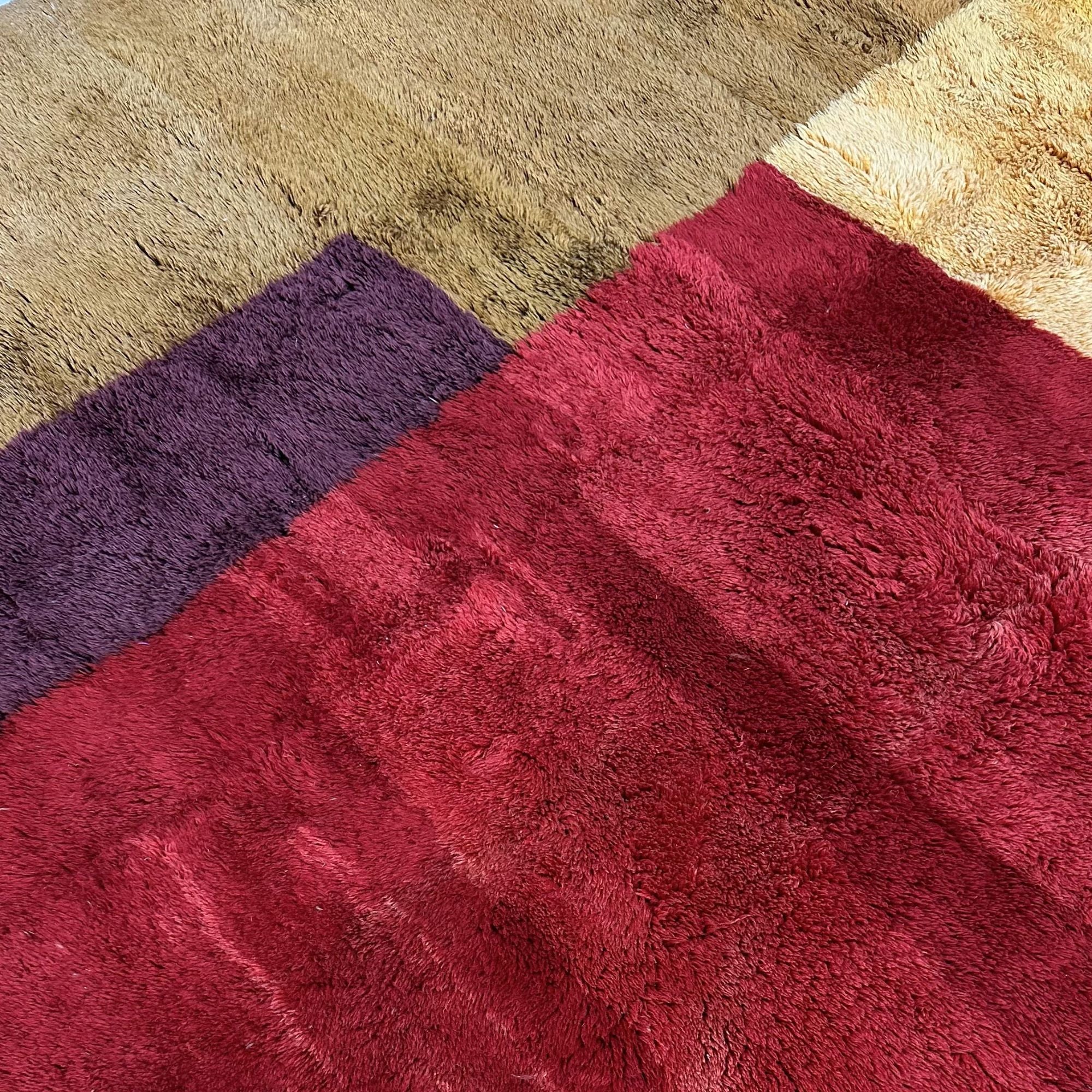  Mystical Marvel – A handcrafted Moroccan area rug featuring bold burgundy, red, and golden hues. A luxurious statement piece inspired by Moroccan landscapes.